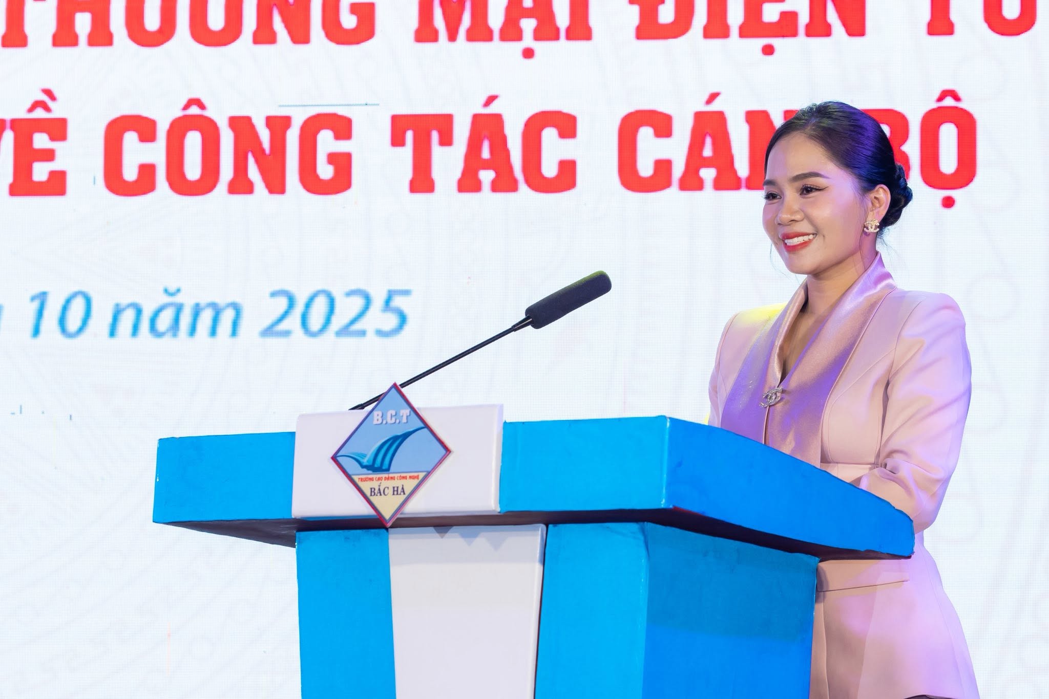 Chuyên gia đào tạo trên sân khấu